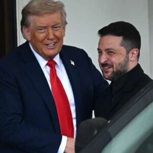 zelenskinin kiyafeti yine gundem oldu trumpin yorumu ukrayna liderini bu kez gulumsetti nGsaxrkb