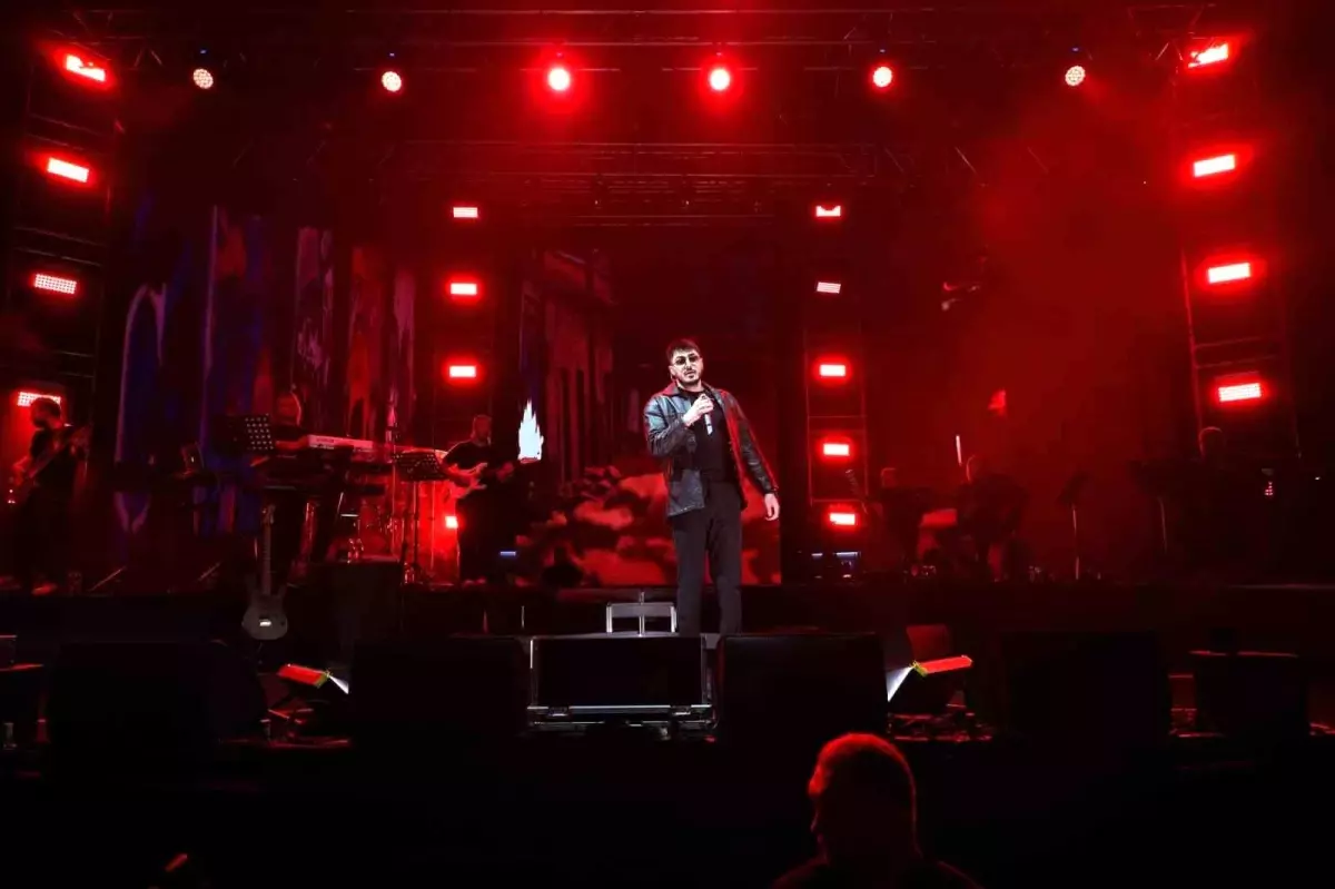 sogutte semicenk konserinde izdiham yasandi fHtBMvYV