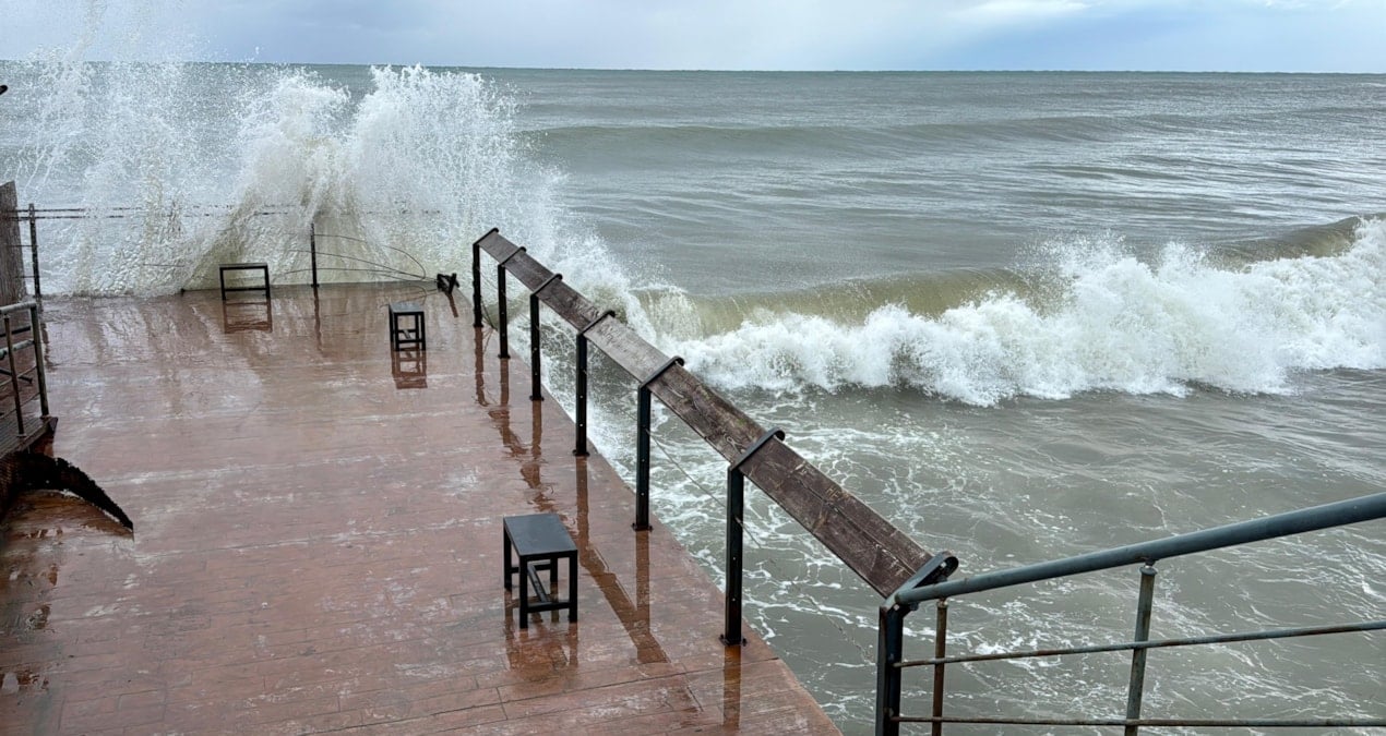 uzmanlardan uyari ustune uyari dalgalarin boyu 5 metreyi asti Xg24A3Y5
