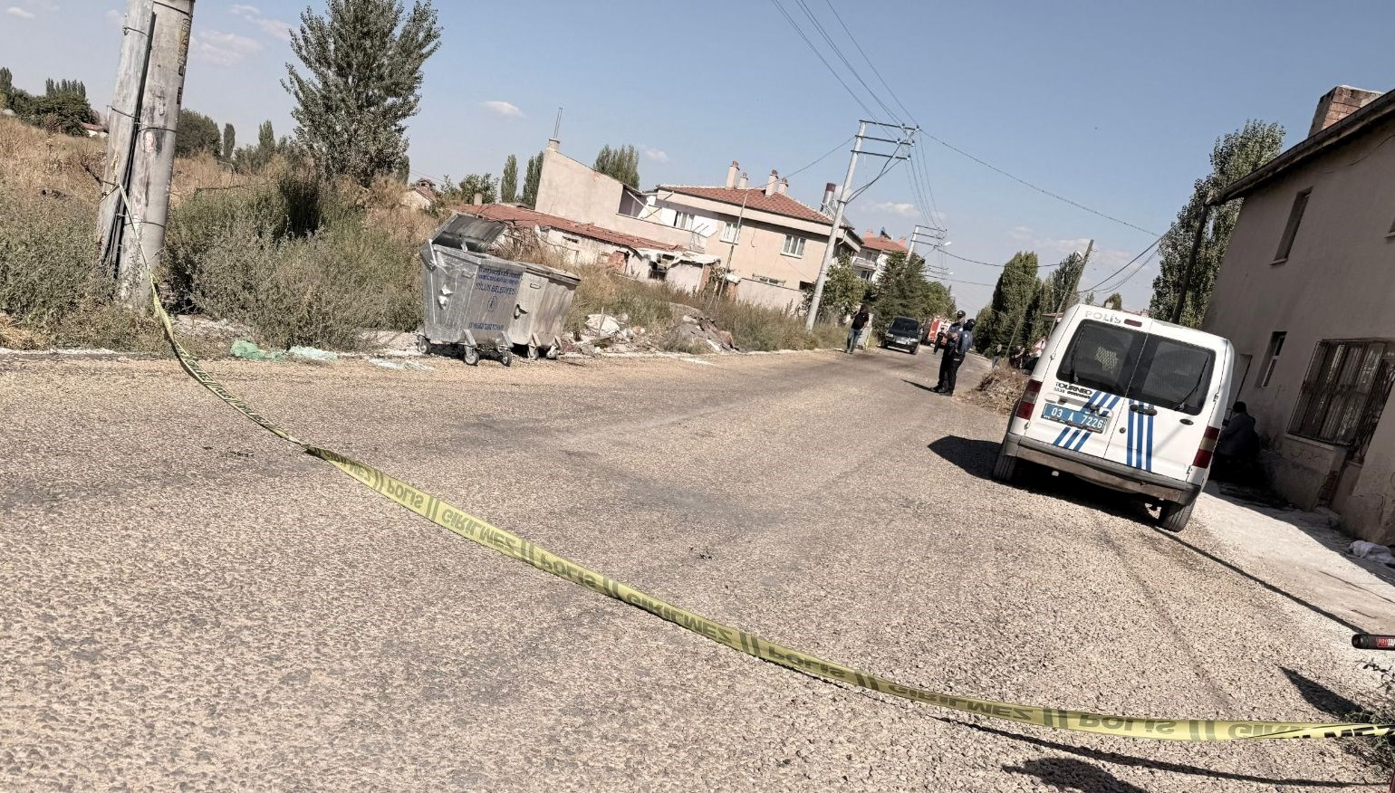 yaktigi otlarin arasinda dusen yasli adam oldu snqbggnv