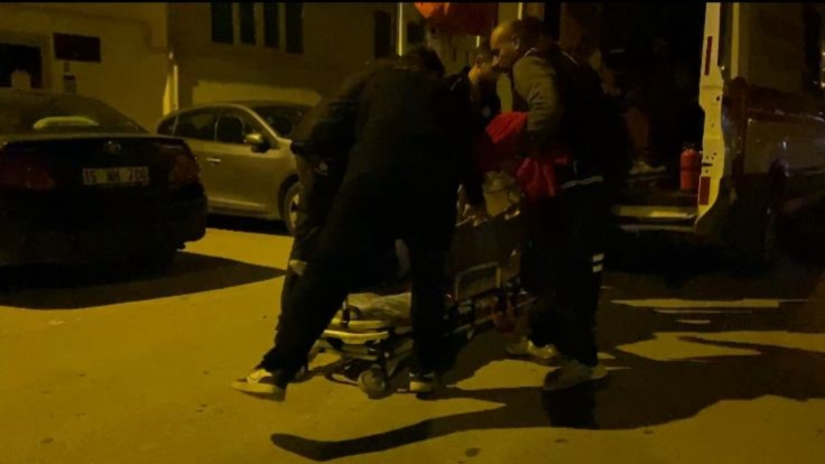 burdurda evlerindeki asma tavan uzerlerine coktu deprem oluyor sandilar HjCsqcOK.jpg