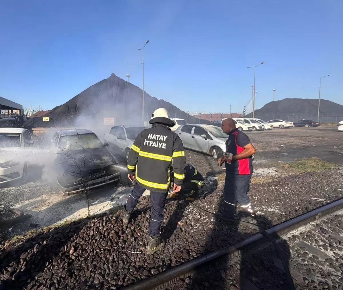 hatayda park halindeki otomobil alevlere teslim oldu zxTk778R.jpg