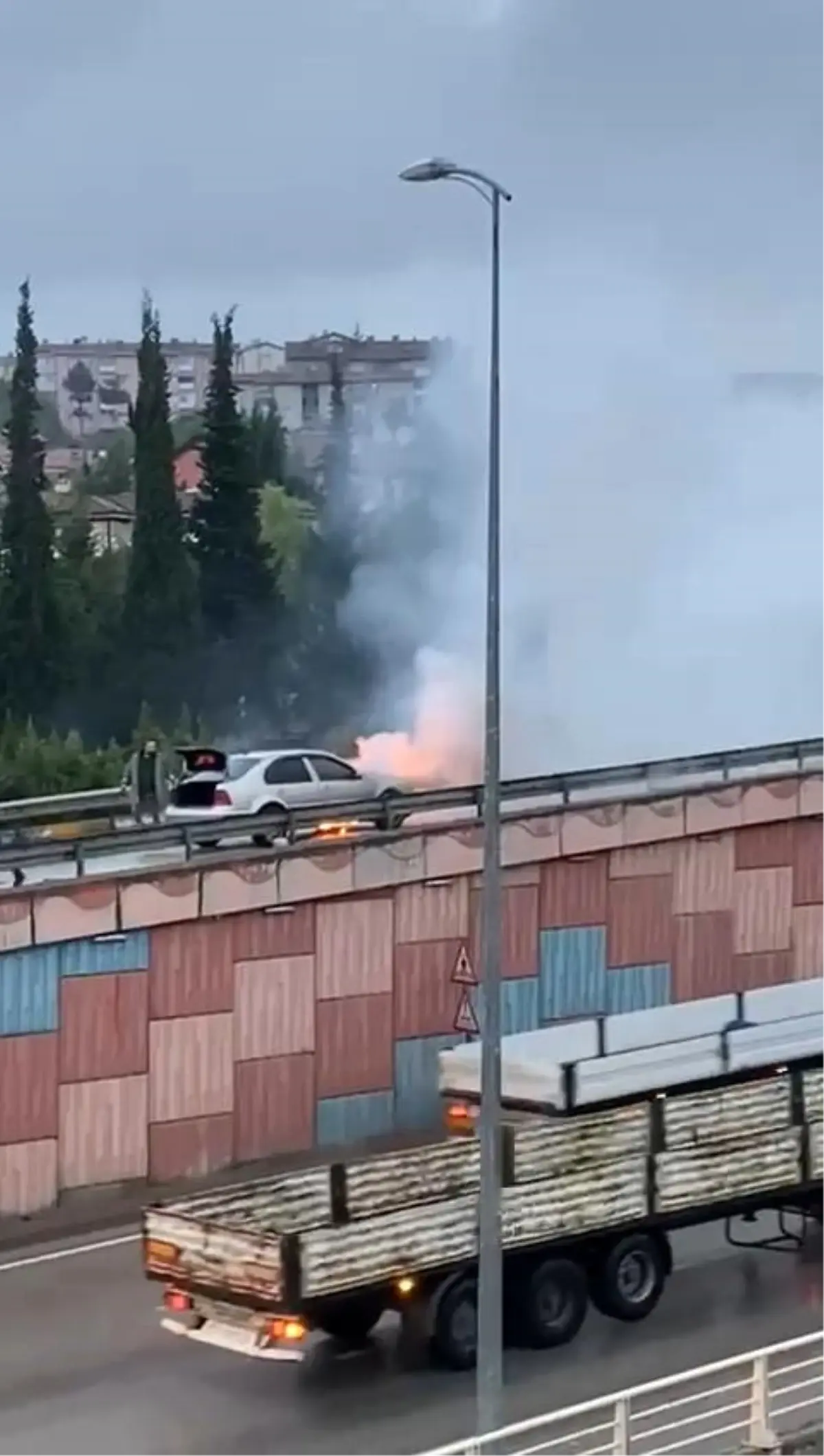 karabukte seyir halindeki otomobilde yangin cikti jeX4ZYZK