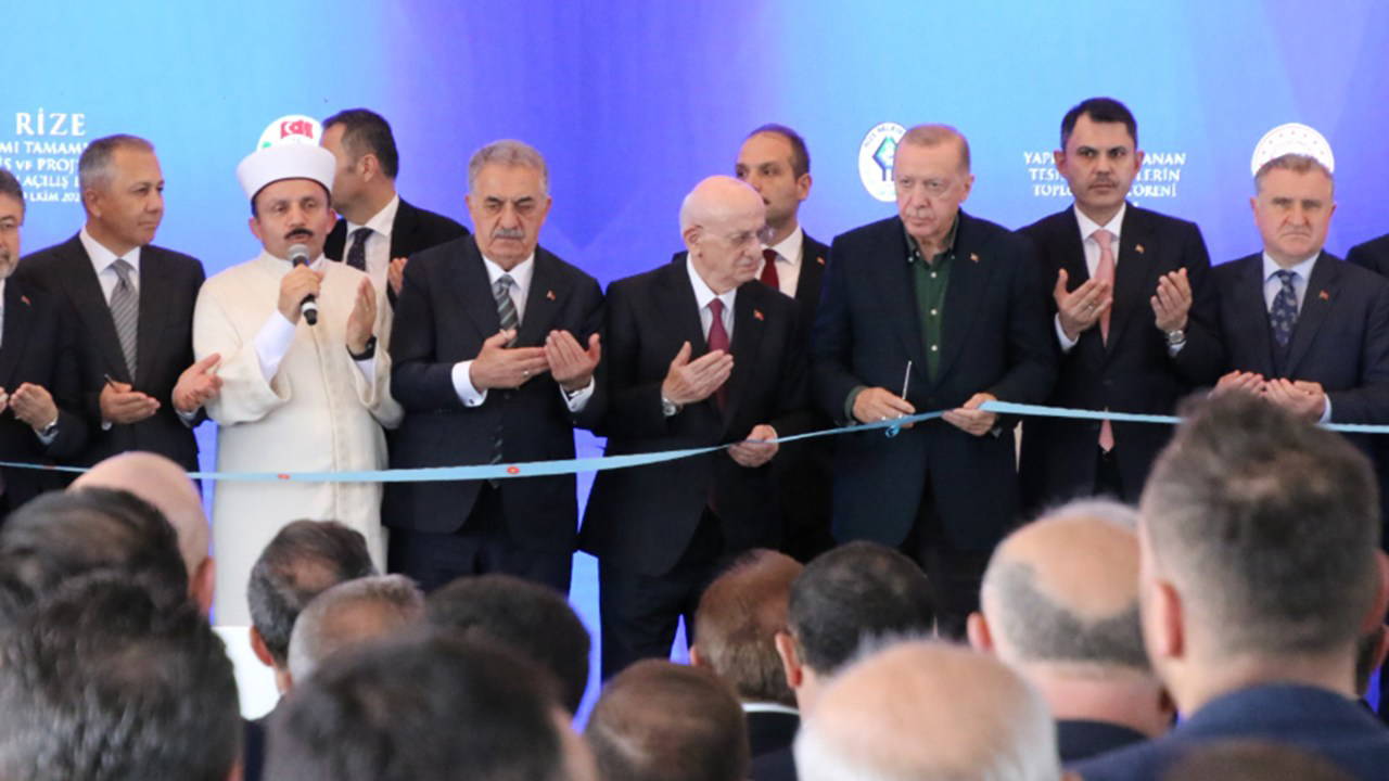 o anlar kamerada erdogana temel atma toreninde ismail kahraman surprizi lutfen efendim isminizi bagislayin efendim WvYmQO58