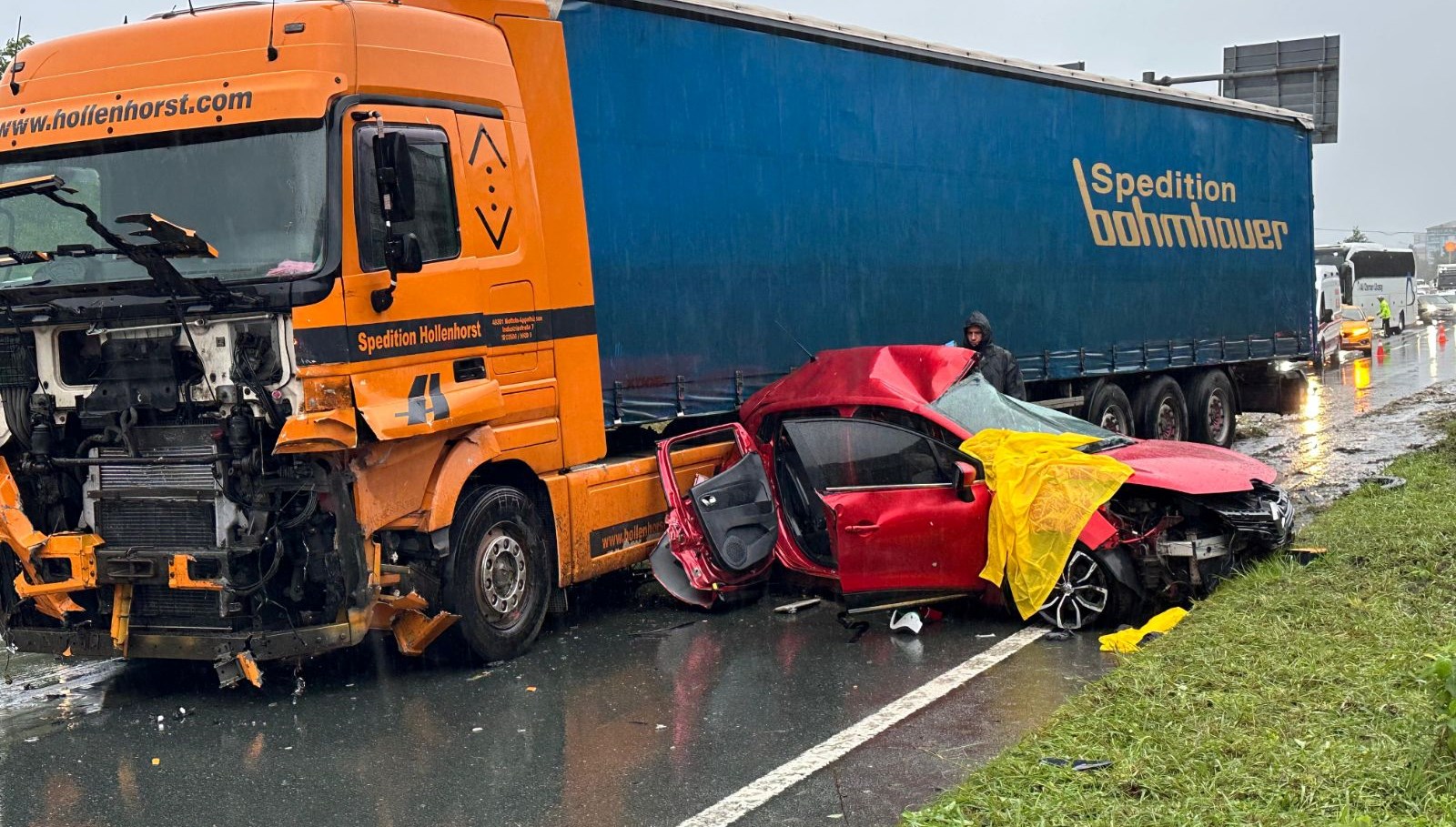 rizede katliam gibi kaza ayni otomobildeki 3 kisi oldu gnyRACyV.jpg