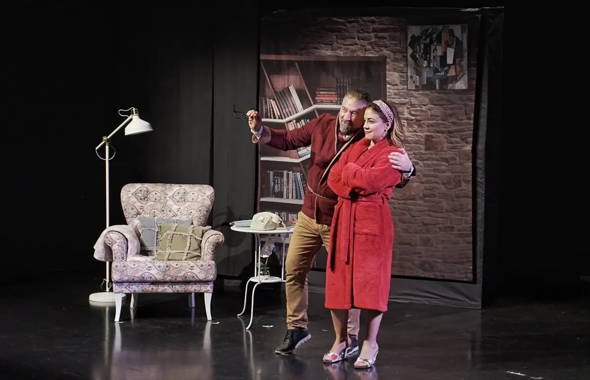 tiyatro frankfurt 2025 2026 sezonunu askimizin son duragi ile acti wq6pxALd