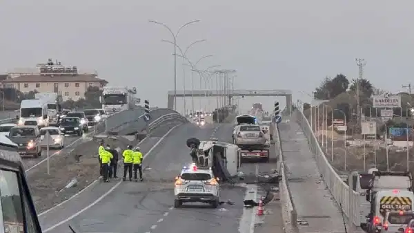 hatayda feci kaza minibus ile otomobil carpisti cok sayida yarali var St7JhsFy.jpg